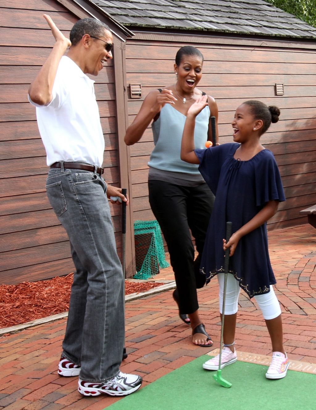 VIDEO: Panika v Beli hiši: zasledoval Obamovi hčerki